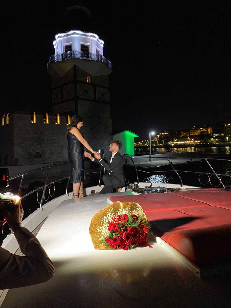 Yatta evlilik teklifi, yatta evlenme teklifi, yat kiralama fiyatları